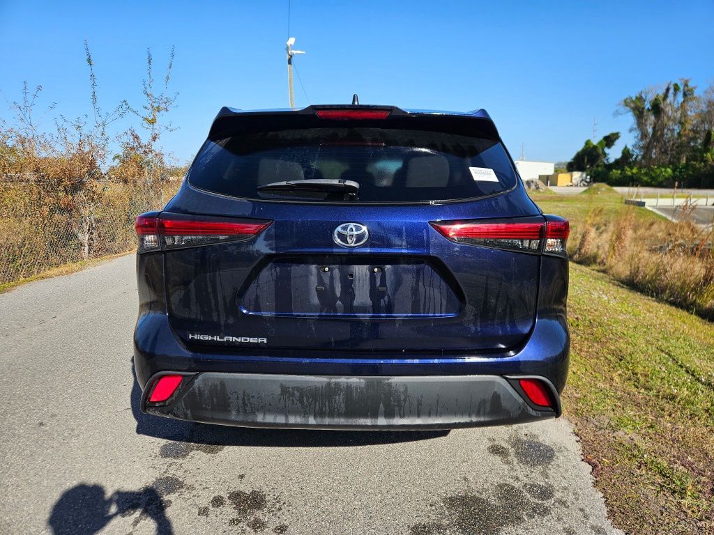 Thumbnail: 2023 Toyota Highlander - 4
