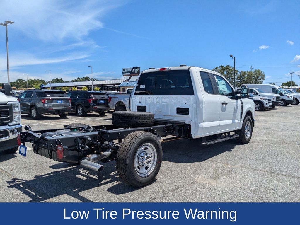 2025 Ford F-350 Super Duty XL