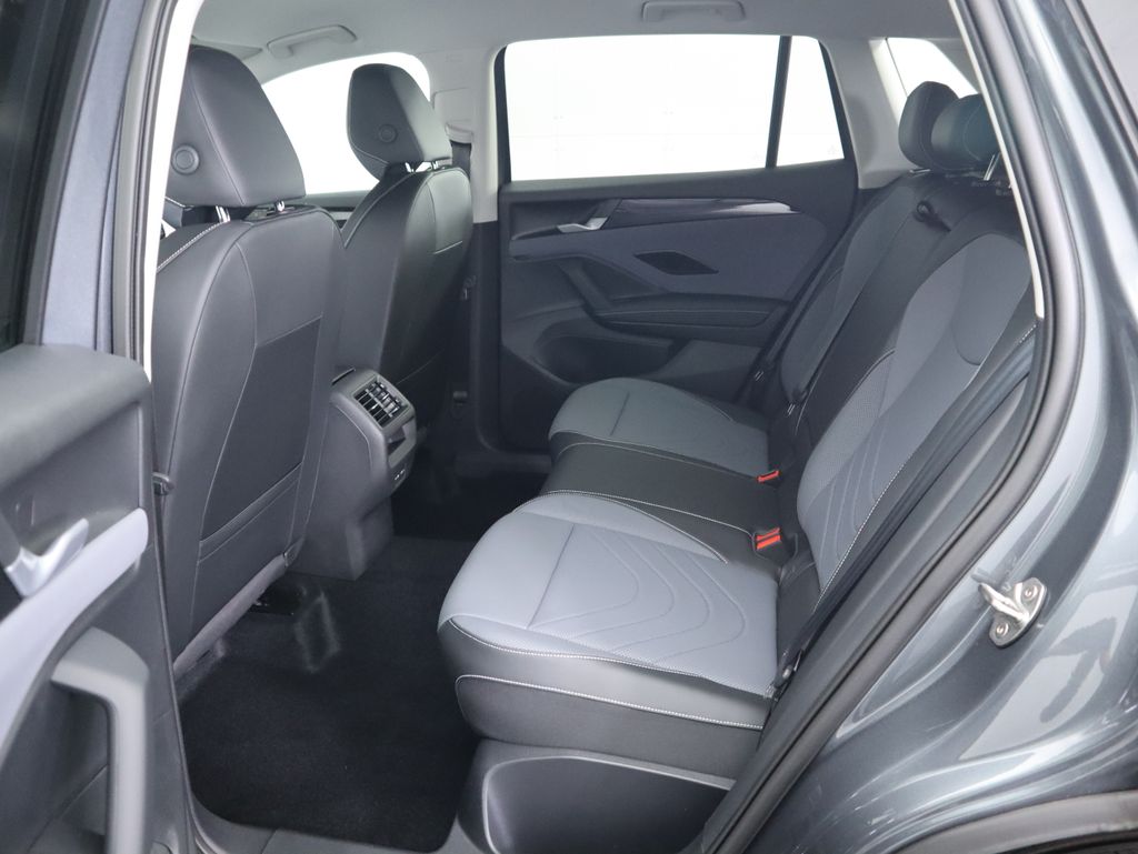 2025 Volkswagen Tiguan 2.0T 22