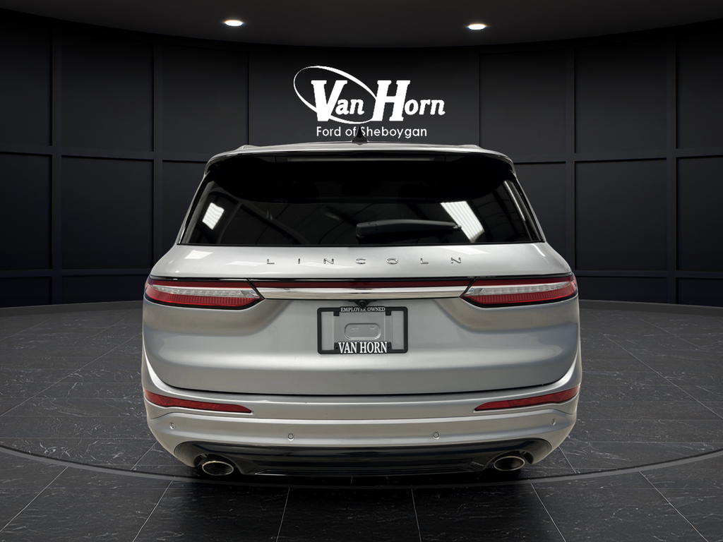 Used 2024 Silver Radiance Metallic Clearcoat Lincoln Grand Touring image 14