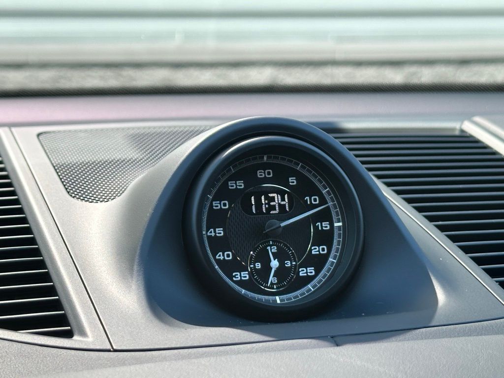 Thumbnail: 2026 Porsche Macan - 31