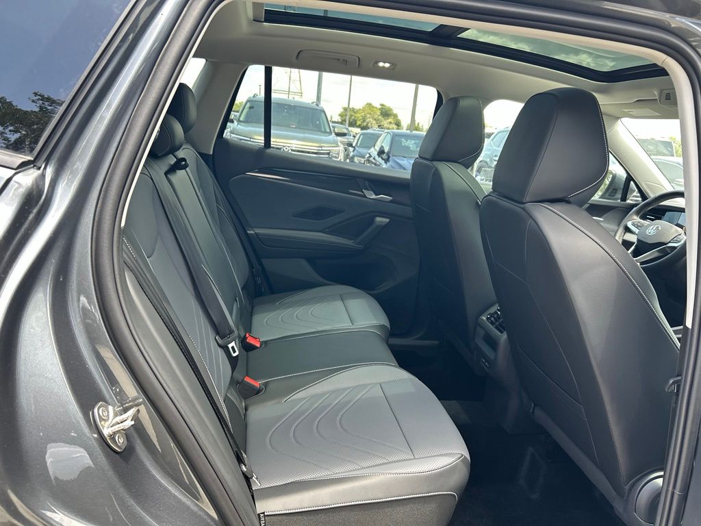 New 2026 Platinum Gray Volkswagen 2.0T SE image 32