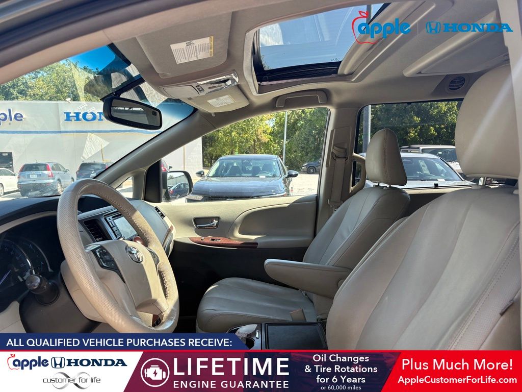 2014 Toyota Sienna XLE 7 Passenger
