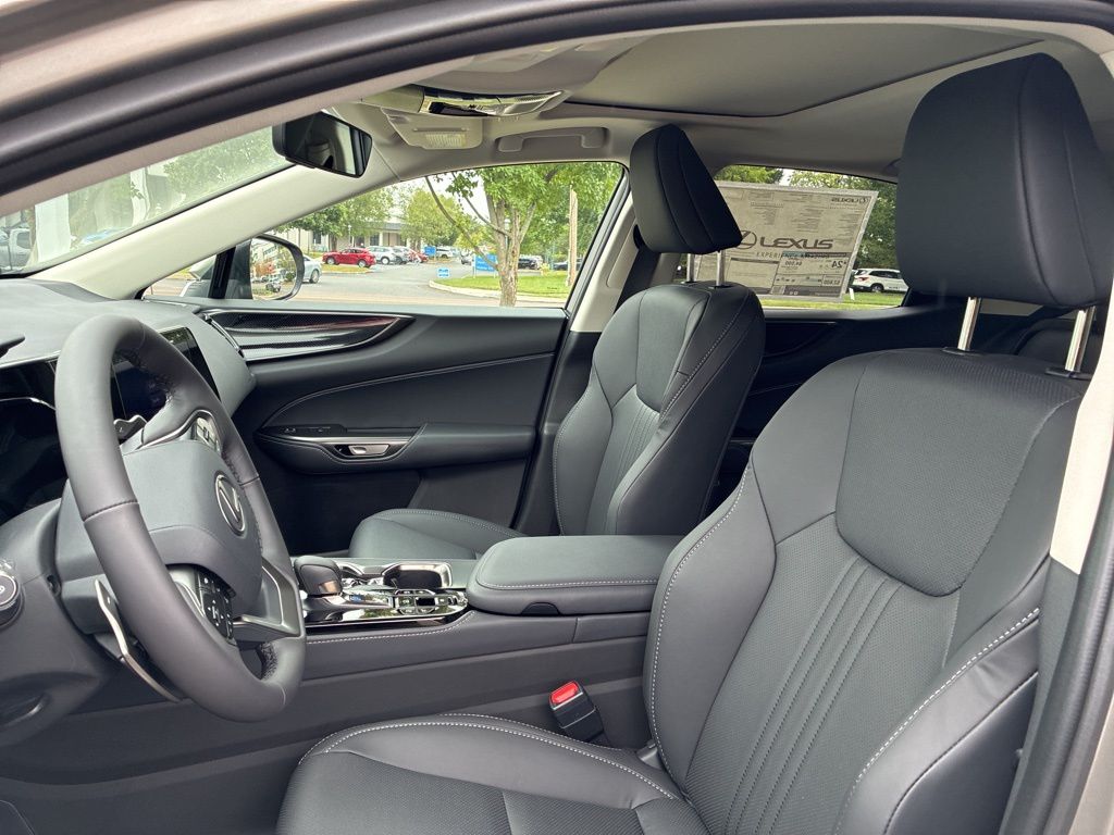 2026 Lexus NX 350 photo 8