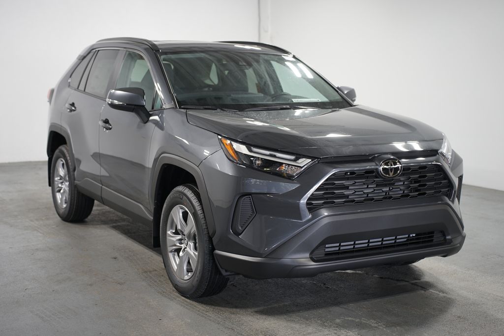 2025 Toyota RAV4 XLE 3