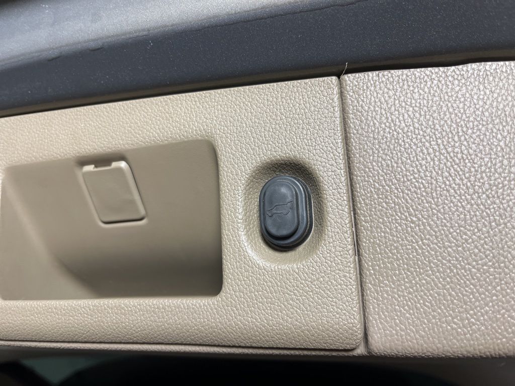 Thumbnail: 2018 Chevrolet Tahoe - 15