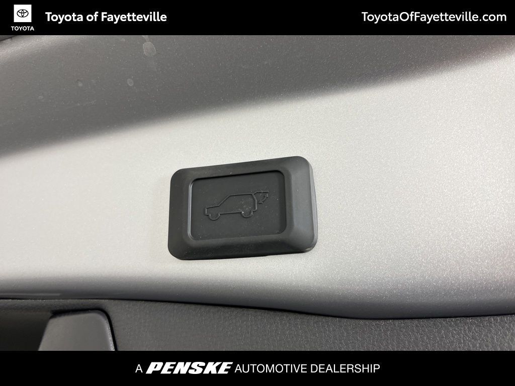 2025 Toyota RAV4 XLE Premium 11
