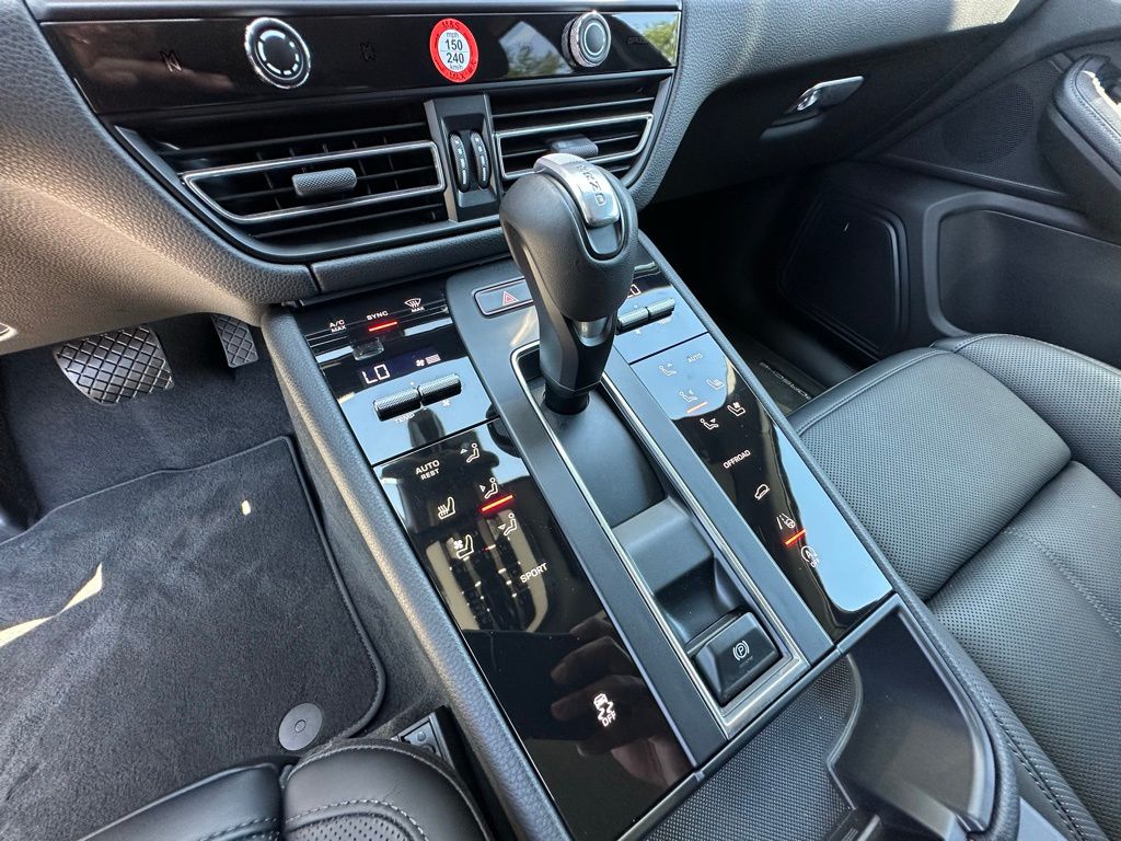 2024 Porsche Macan  28