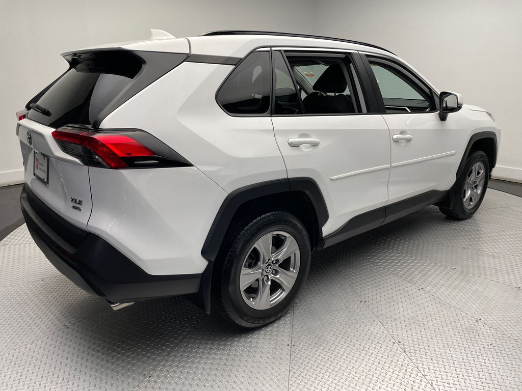 2022 Toyota RAV4 XLE 5