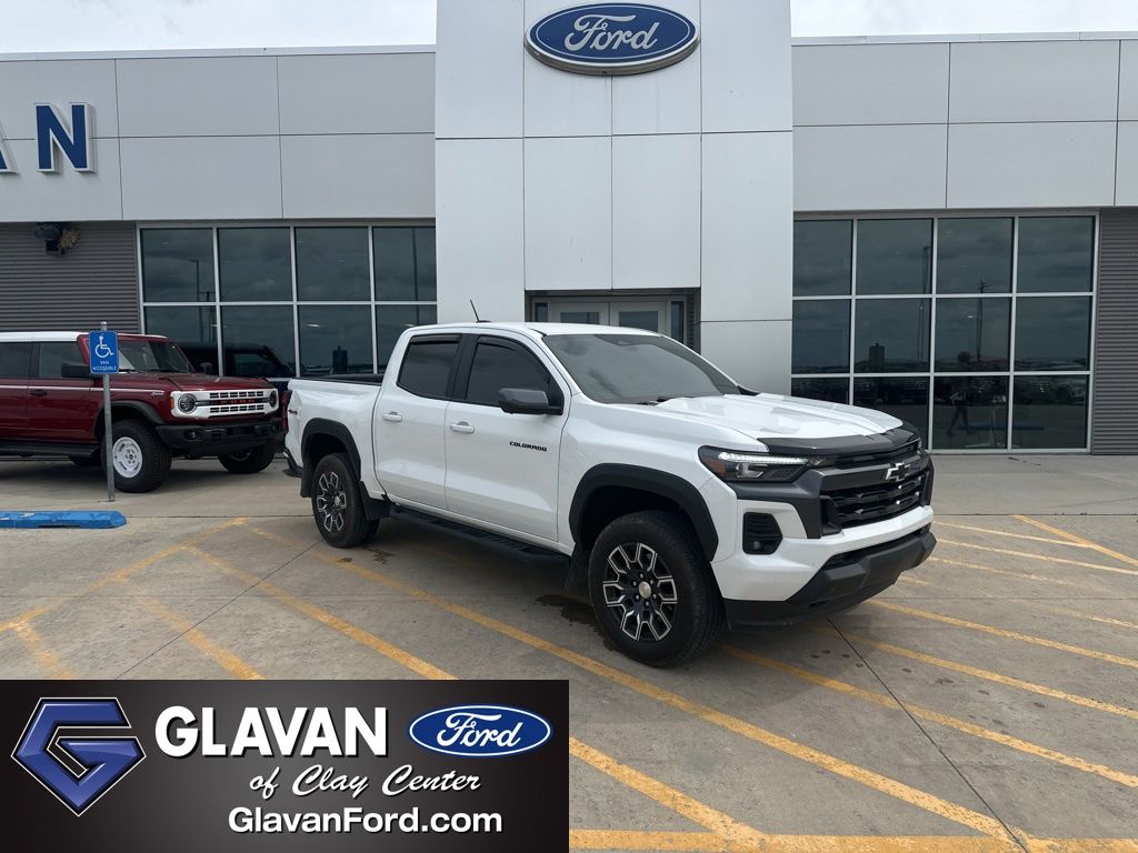 Summit White 2024 Chevrolet Colorado LT Crew Cab 4WD Pickup Truck Four-Wheel Drive 8-Speed Automatic