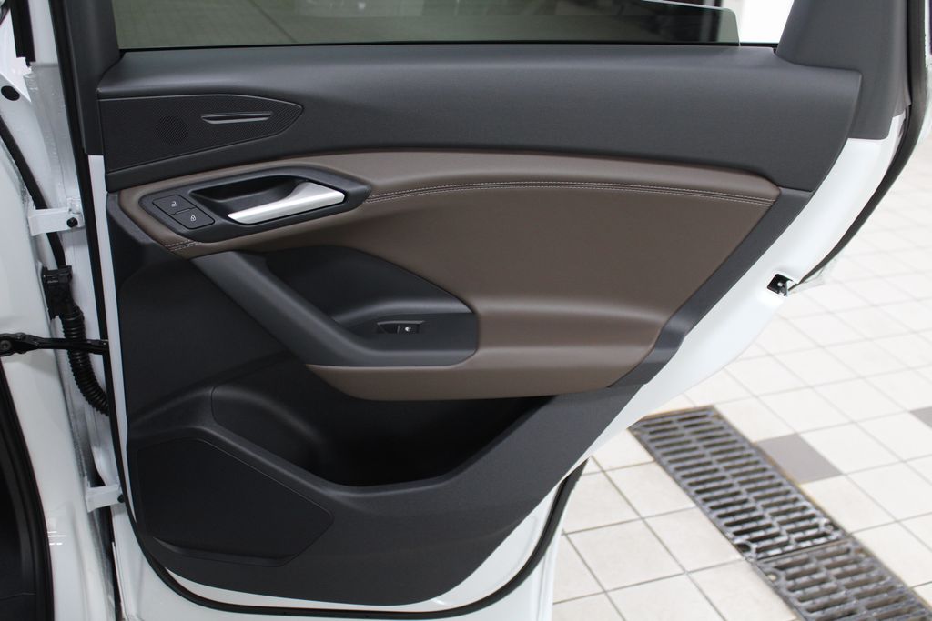 2025 Audi e-tron Premium 32
