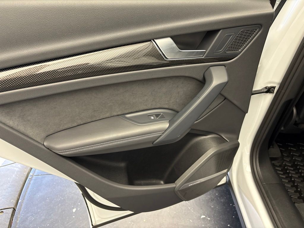 Thumbnail: 2023 Audi SQ5 - 17