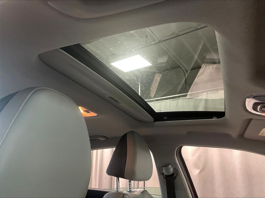 2025 Hyundai Elantra — photo 22