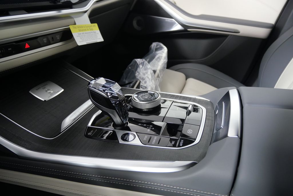 2025 BMW X7 Alpina XB7 27