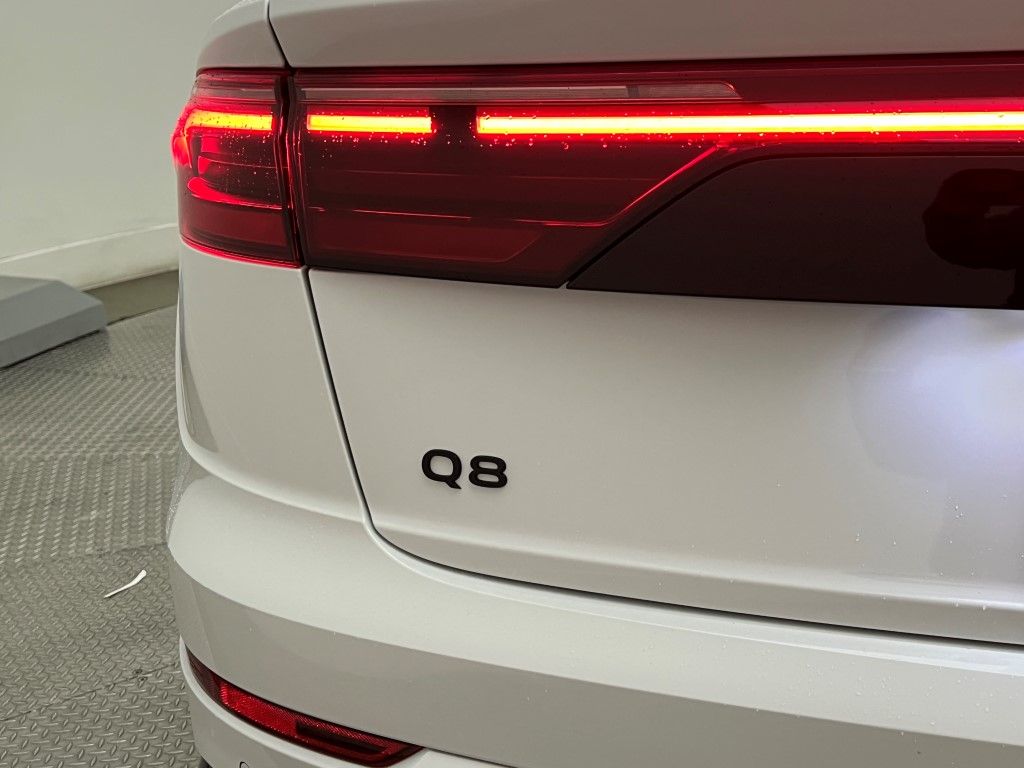 Thumbnail: 2026 Audi Q8 - 8