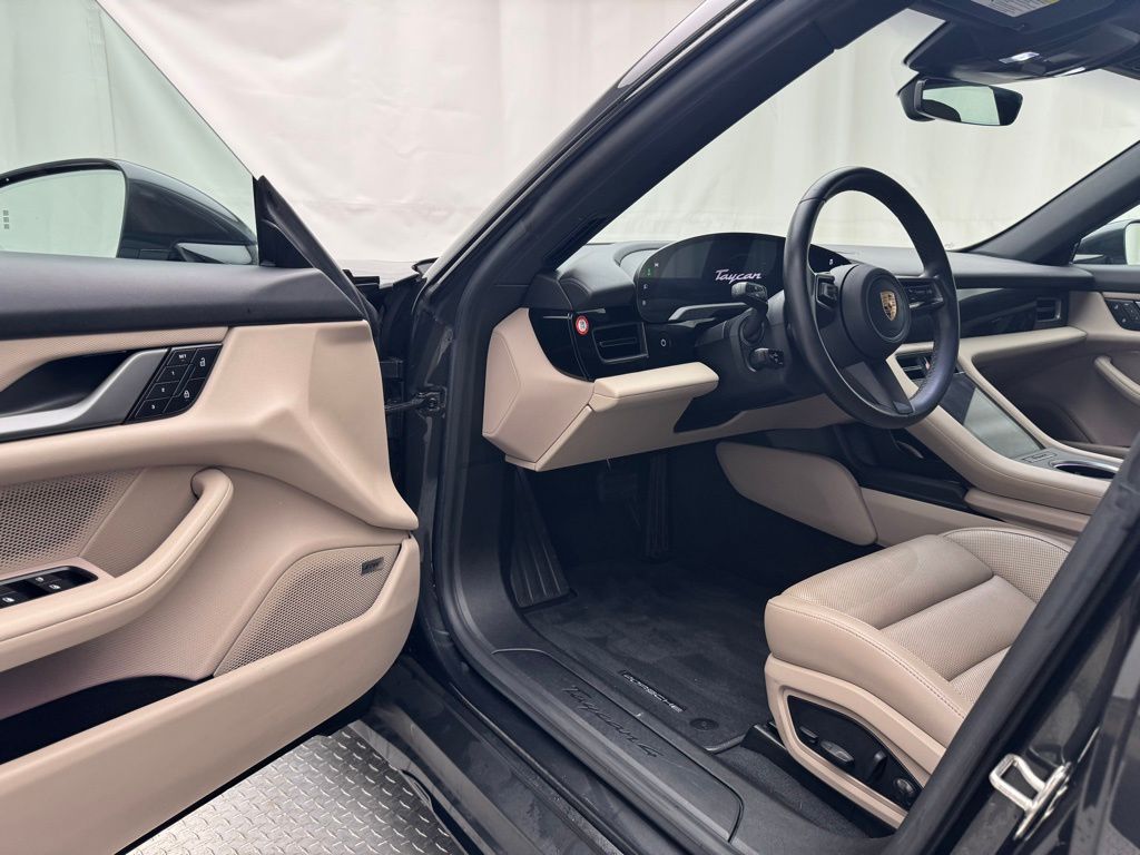 2022 Porsche Taycan Turbo S 4