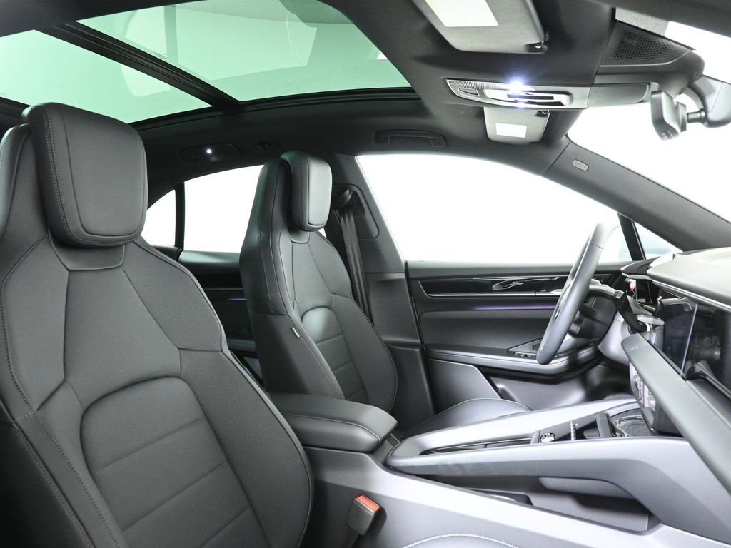 Thumbnail: 2025 Porsche Macan - 30