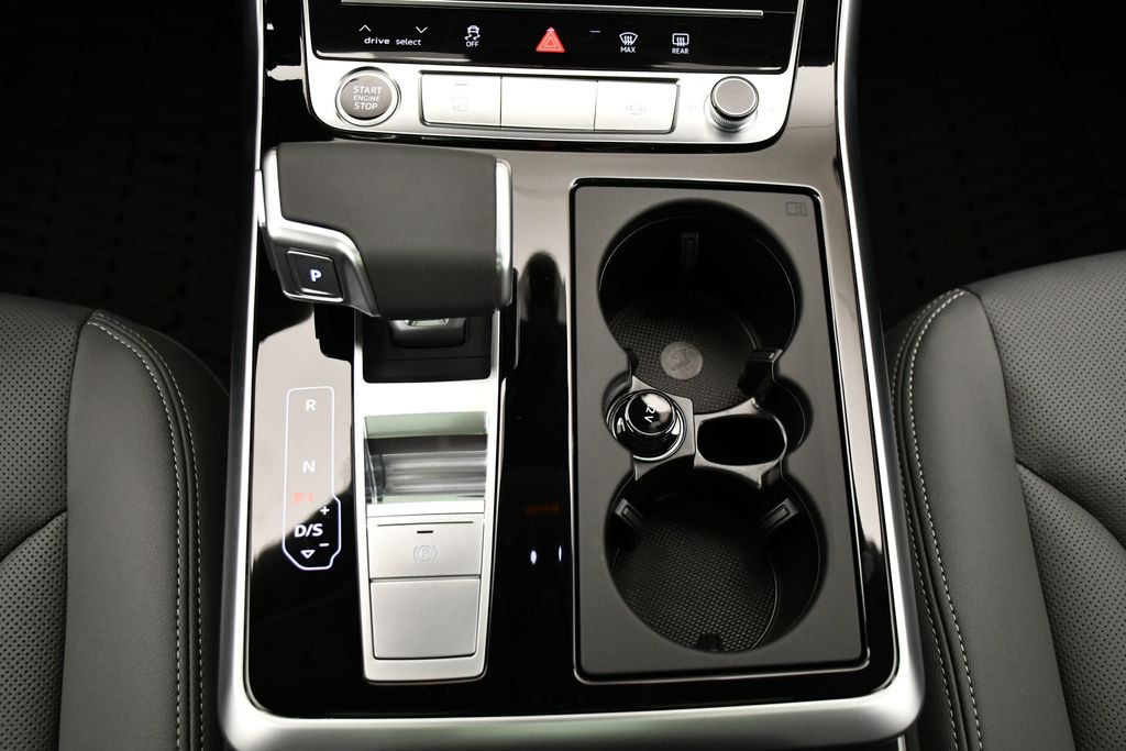 Thumbnail: 2026 Audi Q8 - 31