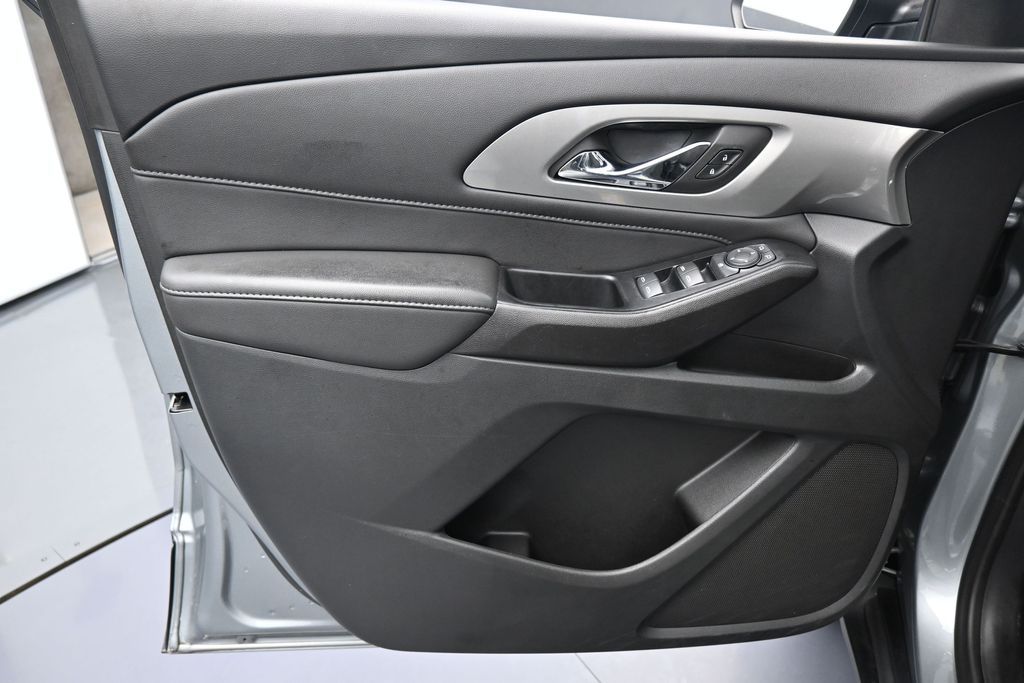 Used 2023 Sterling Gray Metallic Chevrolet LT image 13