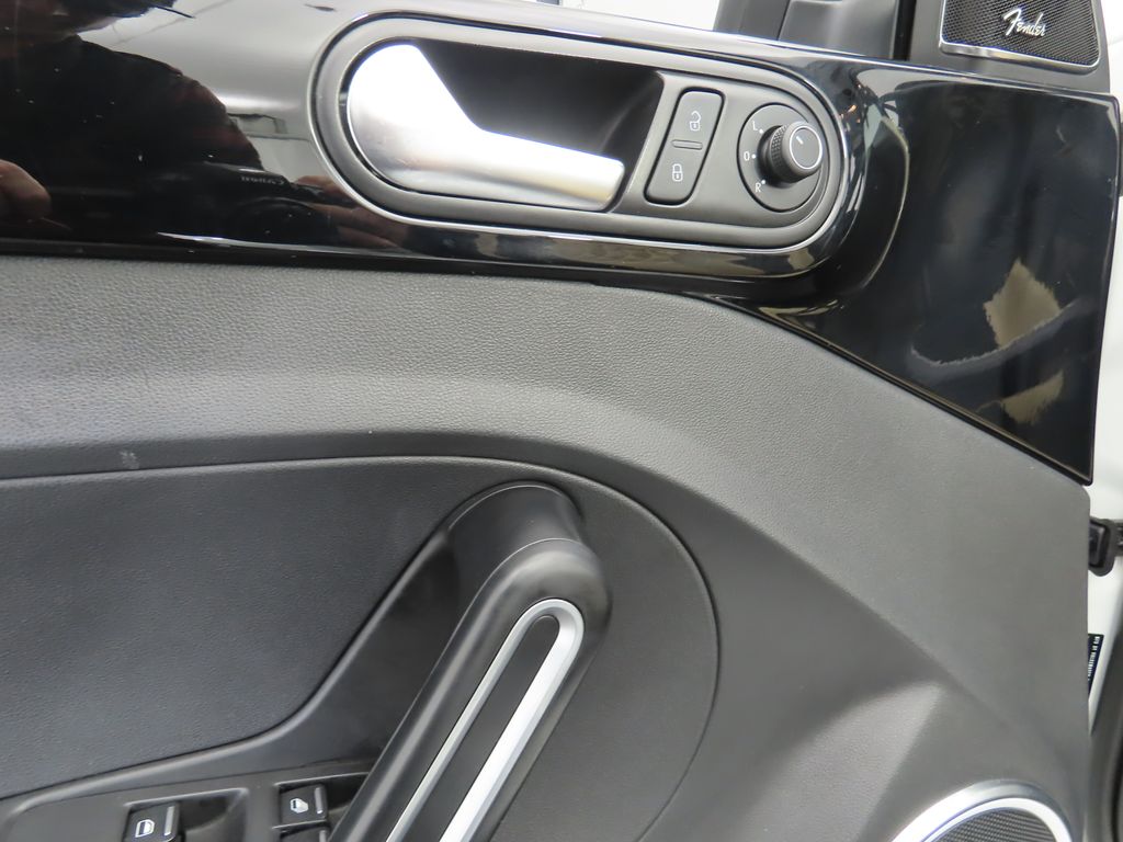 Thumbnail: 2019 Volkswagen Beetle - 28