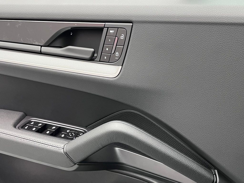 Thumbnail: 2025 Porsche Cayenne - 21