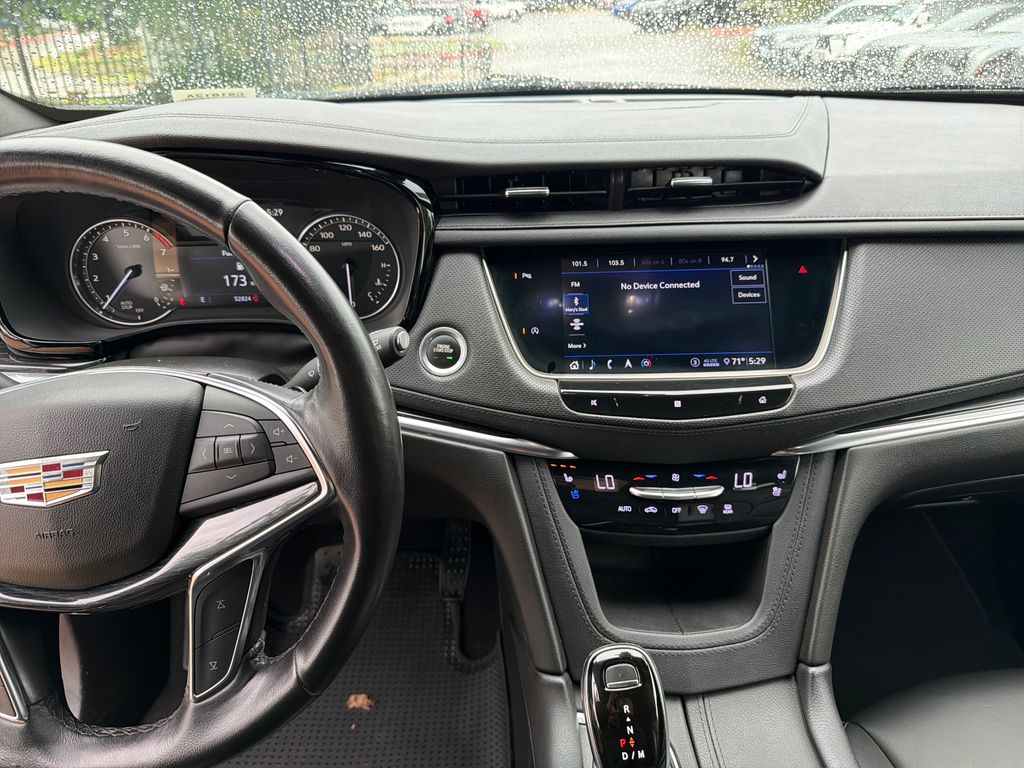 Used 2020 Silver Cadillac Premium Luxury image 24