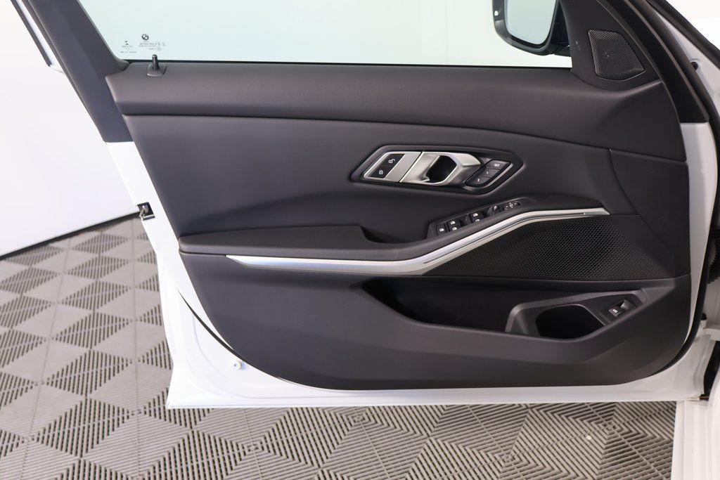 Thumbnail: 2023 BMW 3 Series - 12