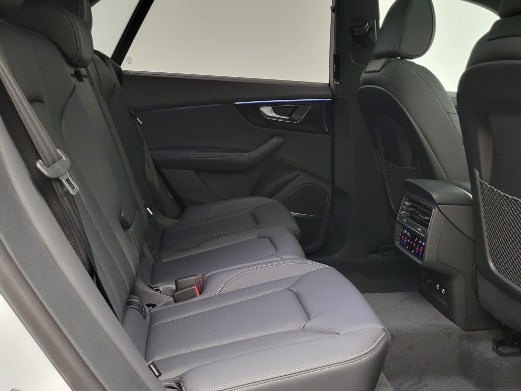 Thumbnail: 2026 Audi Q8 - 18