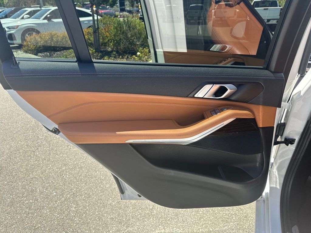 Thumbnail: 2021 BMW X7 - 15