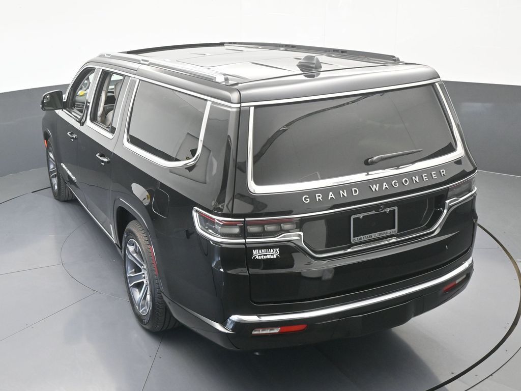 Used 2024 Diamond Black Crystal Pearlcoat Jeep Base image 63