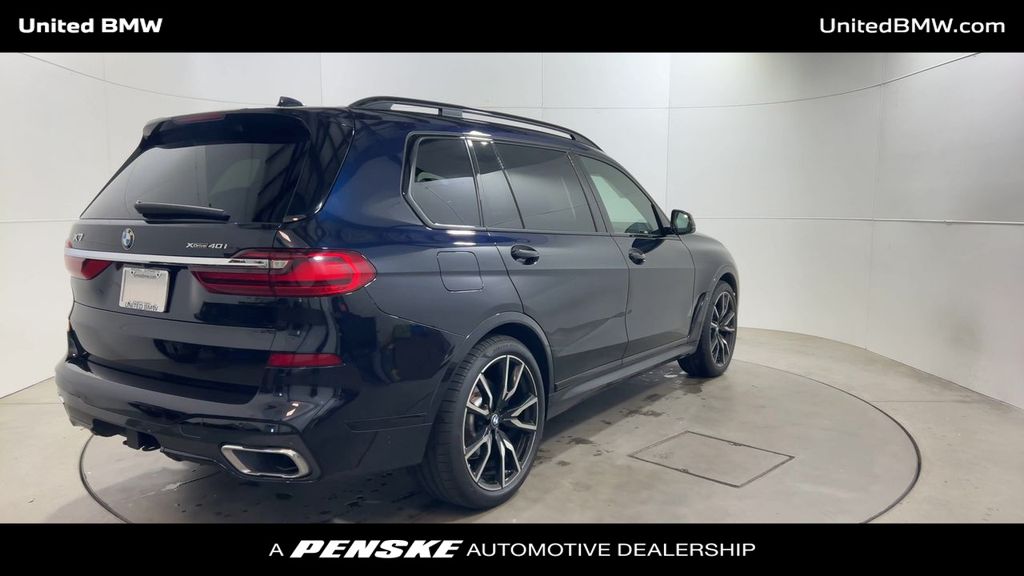 2022 BMW X7 xDrive40i 8