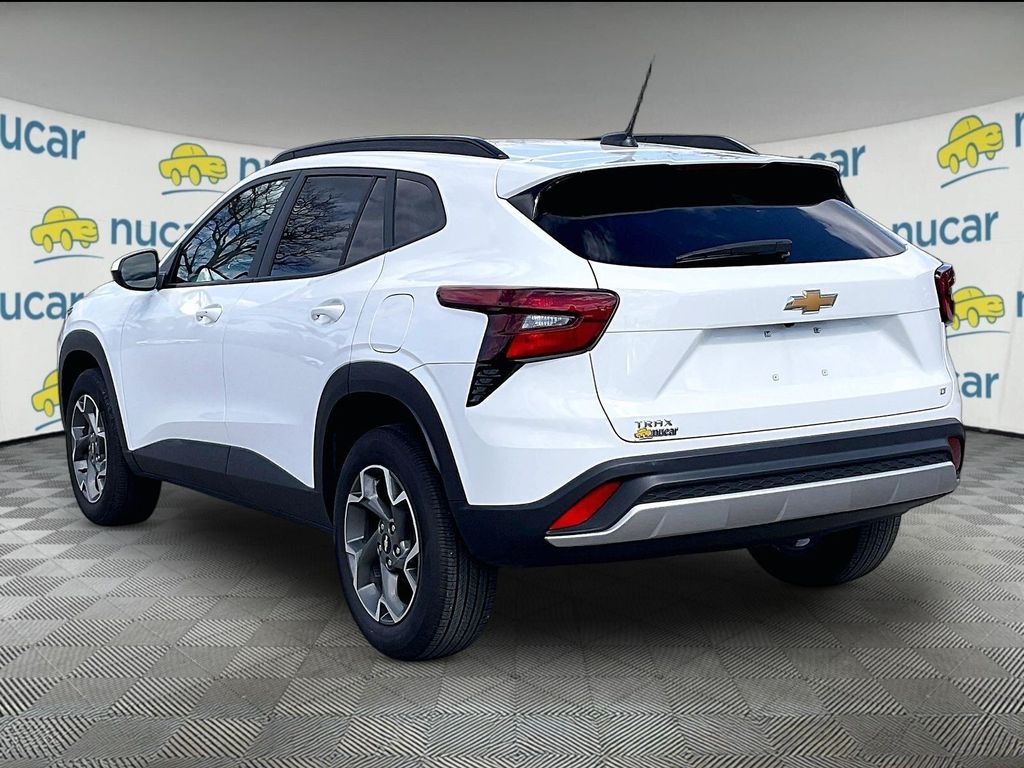 2025 Chevrolet Trax — photo 4