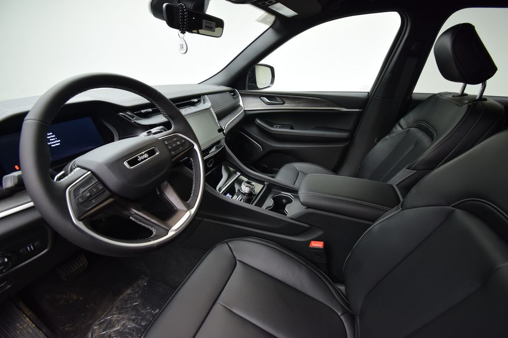 new 2026 Jeep Grand Cherokee car, priced at $40,393