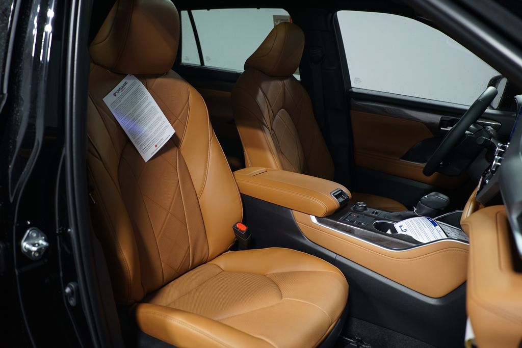 Thumbnail: 2026 Toyota Highlander - 30