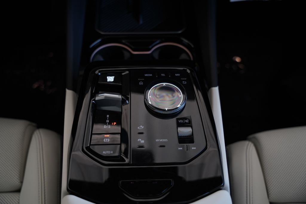 Thumbnail: 2027 BMW 5 Series - 18