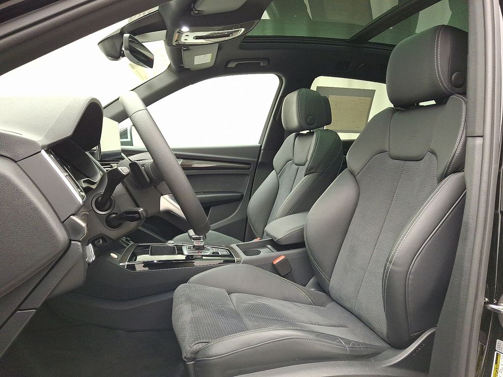 Thumbnail: 2024 Audi SQ5 - 13