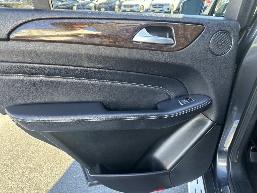 Thumbnail: 2012 Mercedes-Benz M-Class - 30