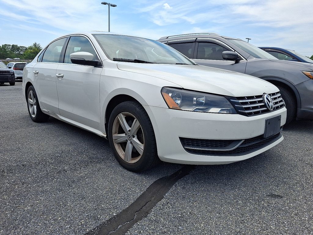 Candy White 2013 Volkswagen Passat Sedan Front-Wheel Drive 6-Speed Dual Clutch