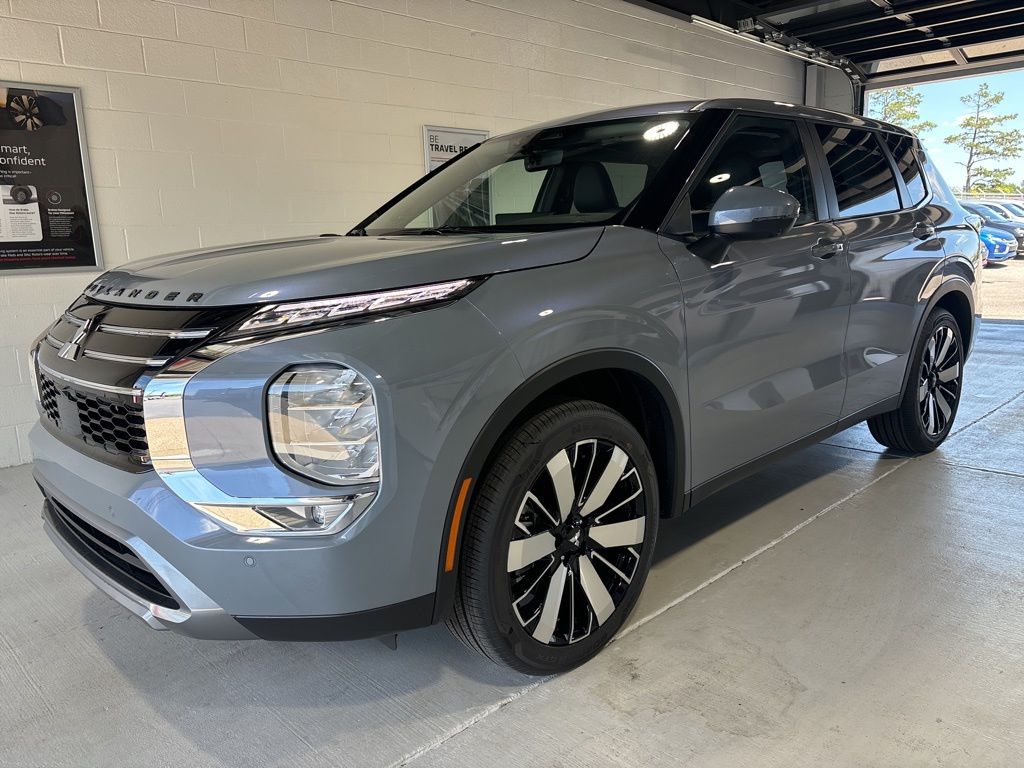 2026 Mitsubishi Outlander SE FWD's photo