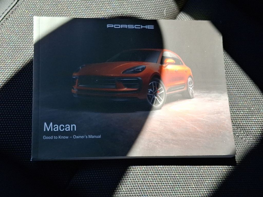 2025 Porsche Macan — photo 26