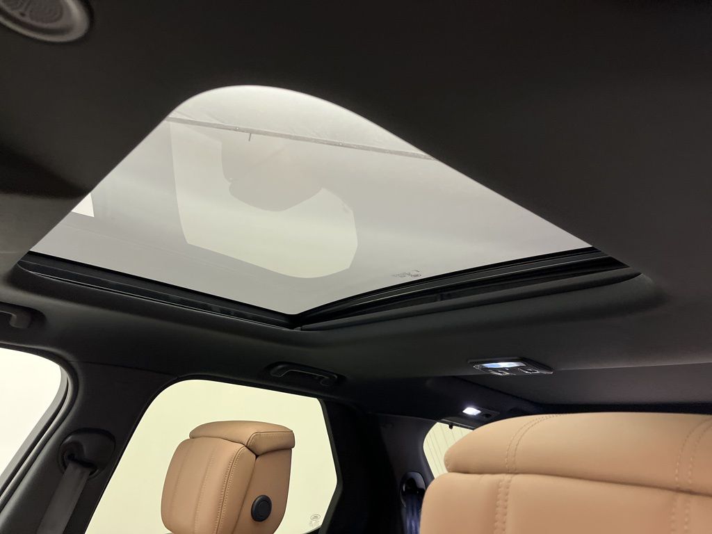 Thumbnail: 2026 Land Rover Discovery - 23