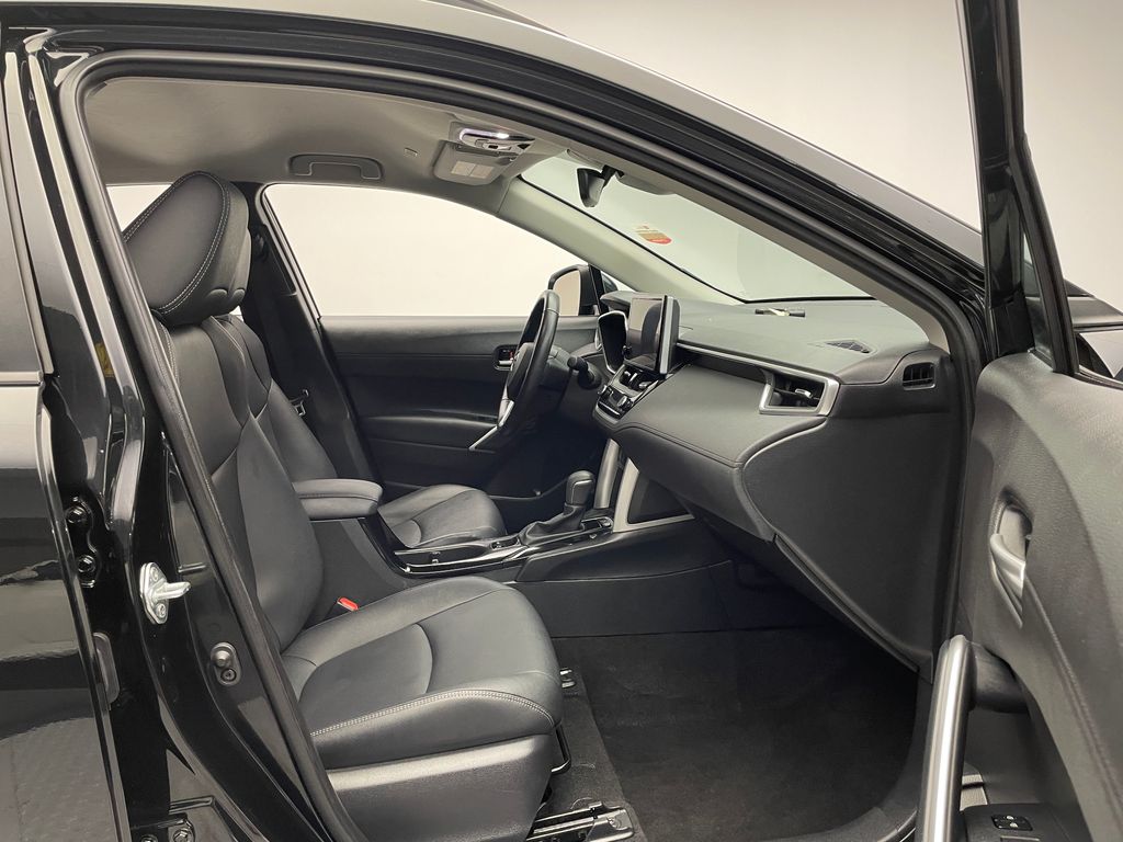 2023 Toyota Corolla Cross XLE 17