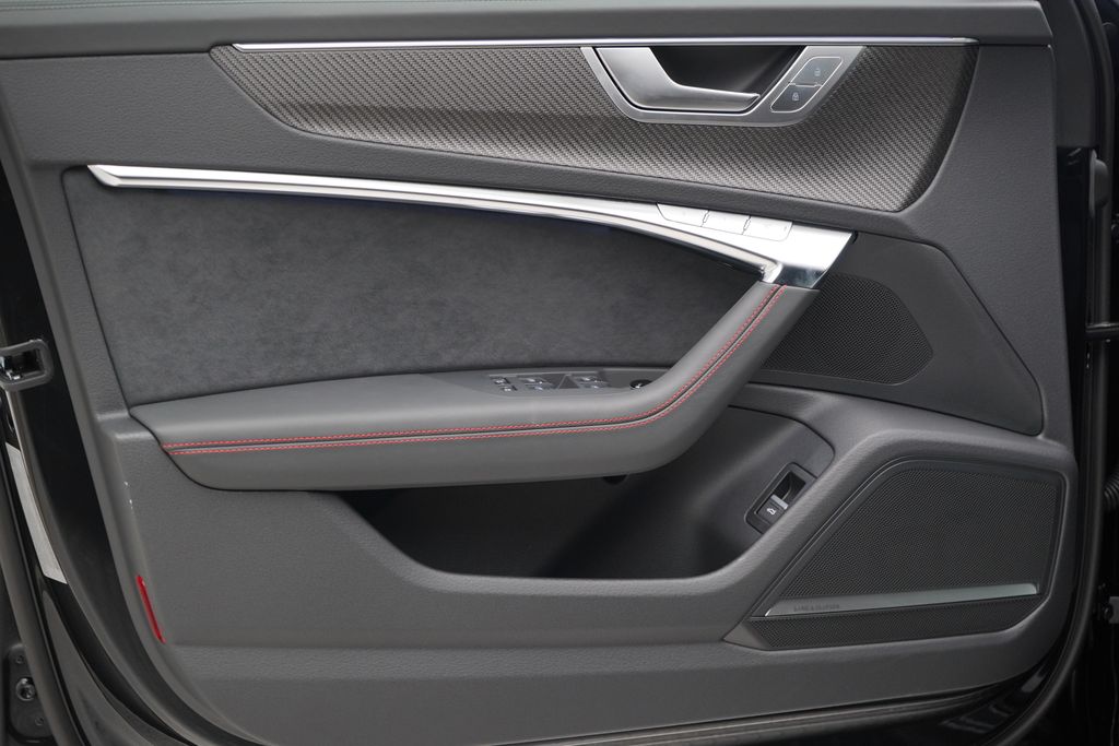 2025 Audi S6  21
