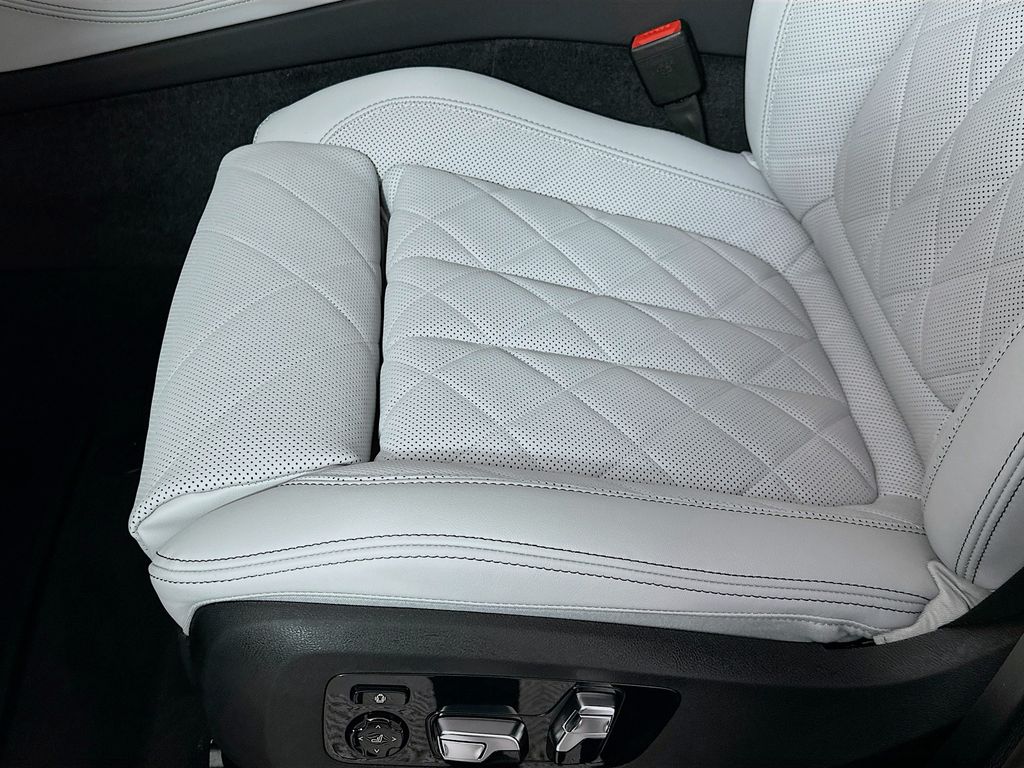 Thumbnail: 2026 BMW X5 - 21