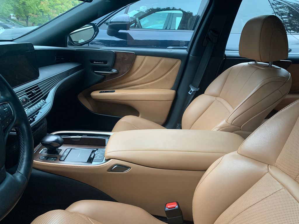 Thumbnail: 2021 Lexus LS - 4