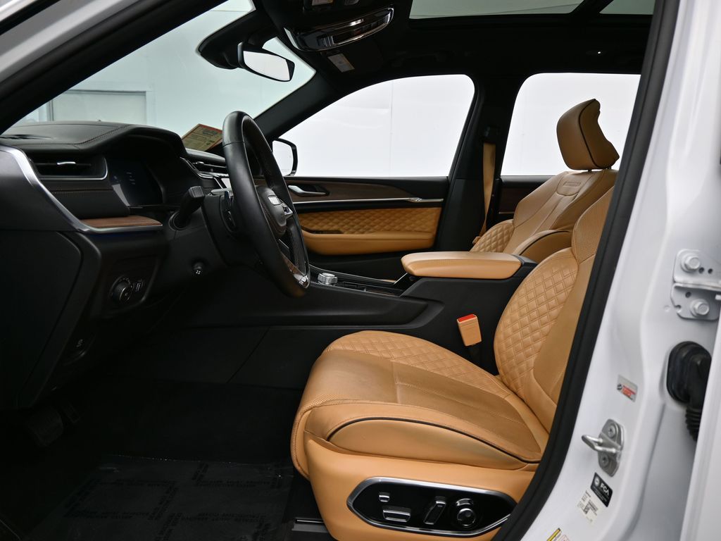 Used 2022 Bright White Clearcoat Jeep Summit image 12