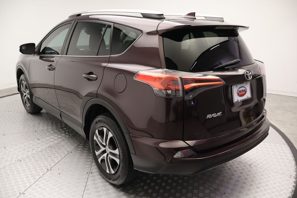 Thumbnail: 2018 Toyota RAV4 - 11