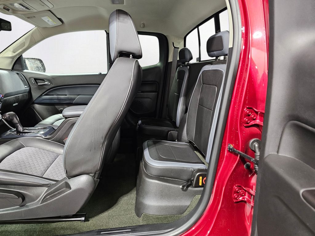 Used 2018 Red Chevrolet Z71 image 18