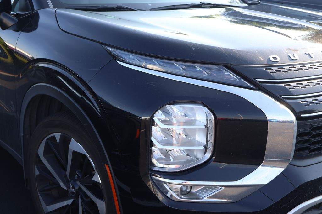 Thumbnail: 2023 Mitsubishi Outlander - 4