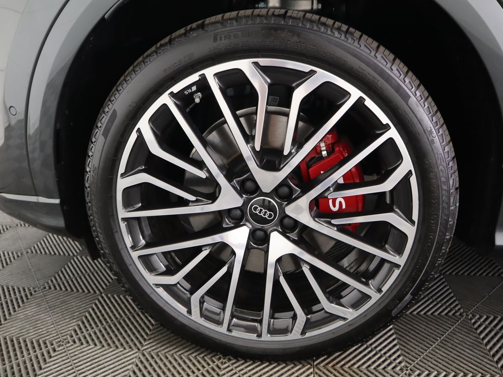 2025 Audi SQ5  32